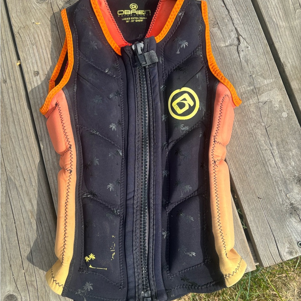O'Brien Black and Orange Wake Vest